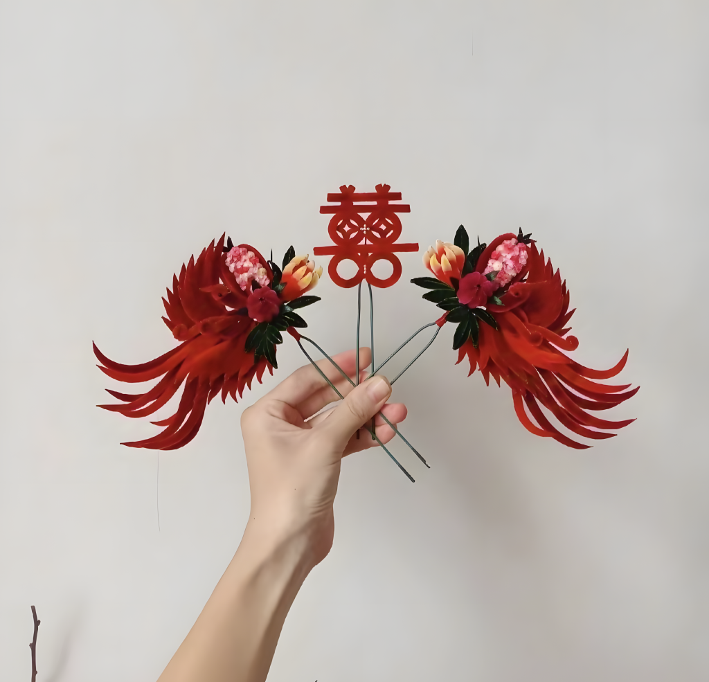 These are Chinese - style wedding hair ornaments. They consist of “double happiness” character decorations and phoenix - shaped Ronghua (velvet flowers).Festive red - dominated, with traditional Chinese elements like phoenixes and “double happiness”, and exquisite craftsmanship in flower and feather details.Used in Chinese - style weddings to decorate brides' hairstyles, conveying auspiciousness and festivity, and creating a traditional wedding atmosphere.